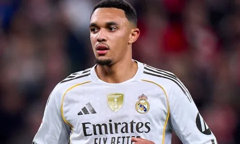 Alexander-Arnold được mở đường rời Real