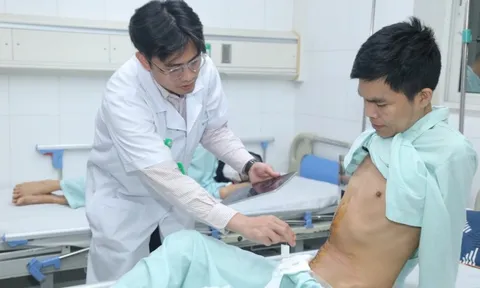 Bỏ viện uống thuốc nam, khối u bụng phình to suýt vỡ 0