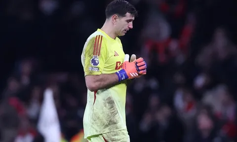 Emi Martinez đòi đánh nhau với CĐV Arsenal