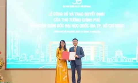 Trao quyết định bổ nhiệm nữ Giám đốc đầu tiên của Đại học Quốc gia TPHCM