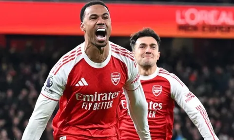 Arsenal nhấn chìm Aston Villa