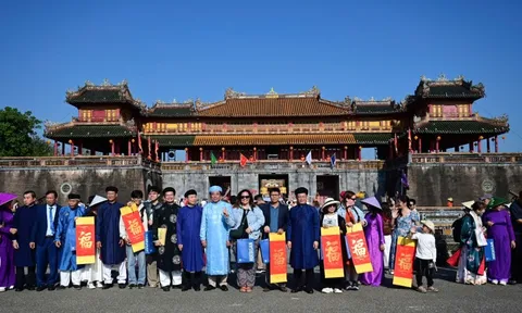 Các địa phương miền Trung tưng bừng chào đón du khách đầu tiên năm 2026