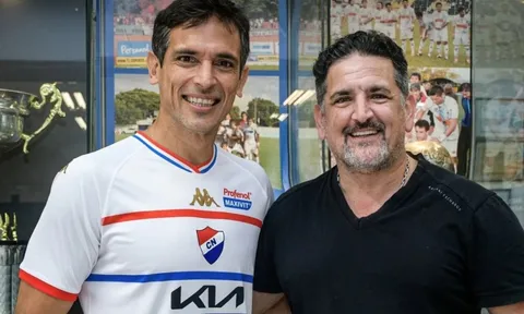 Tiền đạo lớn tuổi hơn Ronaldo gây kinh ngạc