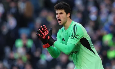 Lammens cứu thua xuất thần