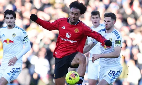 Zirkzee khiến MU khó xử