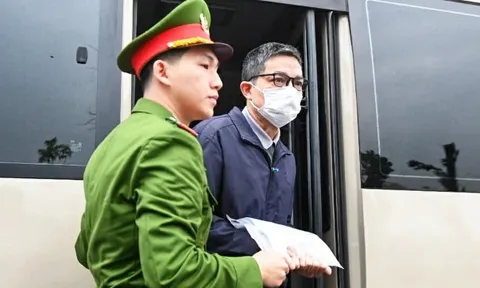 "Chia chác" theo "luật ngầm", 2 Cục trưởng Cục An toàn thực phẩm hầu tòa