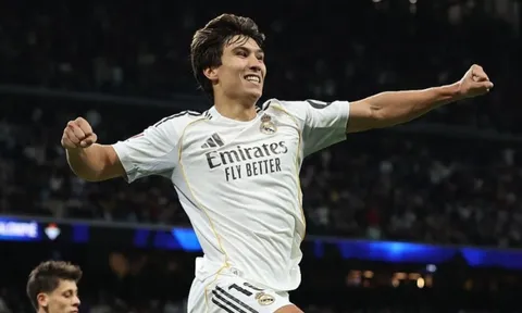 Tiền đạo 21 tuổi tái hiện kỳ tích lịch sử trong màu áo Real