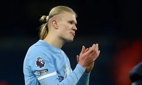 Man City sụp đổ trước Chelsea ở phút 90+4