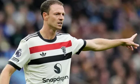 Jonny Evans trở lại Manchester United