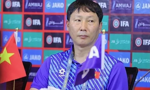HLV Kim Sang-sik vẫn bất bại cùng bóng đá trẻ Việt Nam