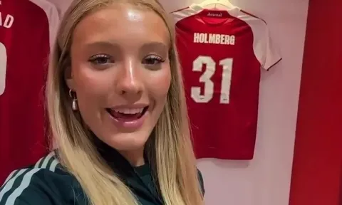 Tân binh đội nữ Arsenal gây chú ý