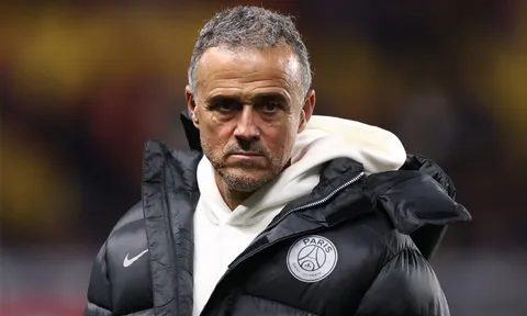 HLV Enrique làm nên lịch sử với PSG
