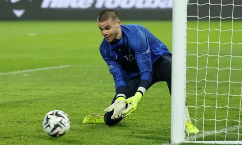 PSG đã đúng khi thay Donnarumma