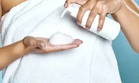 Thu hồi lô dung dịch vệ sinh phụ nữ vì chứa chất ngoài thành phần 0