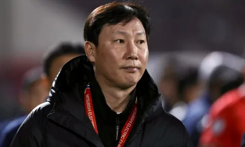 AFC khen HLV Kim Sang-sik cao tay