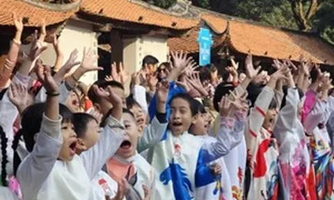 950 học sinh diễu hành chào mừng kỷ niệm 950 năm thành lập Quốc Tử Giám