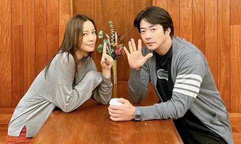 Ảnh cầu hôn lần đầu được công bố của Kwon Sang Woo và Son Tae Young