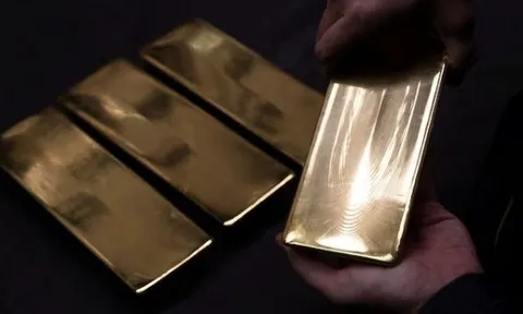 Giá vàng hôm nay 10/1/2026 lấy lại đà tăng, nhà đầu tư lạc quan; Goldman Sachs cảnh báo về biến động giá bạc