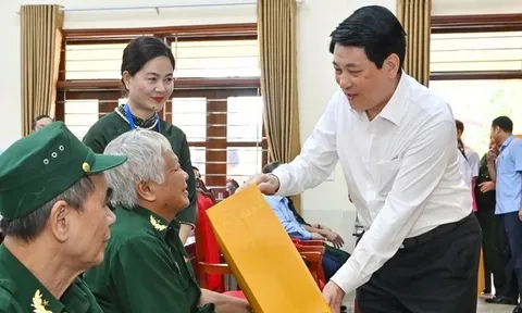 Bộ Nội vụ hướng dẫn tặng quà của Chủ tịch nước cho người có công dịp Tết Bính Ngọ 2026