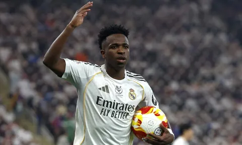 Vinicius ghi siêu phẩm để đời