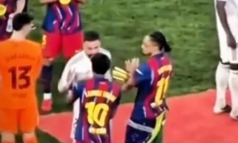 Carvajal gây sốt khi bắt tay Yamal