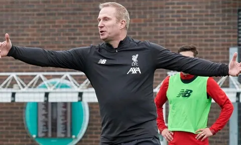 Arsenal thuê chuyên gia ném biên giữ kỷ lục thế giới