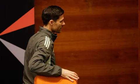 Động thái đầu tiên của Alonso sau khi bị sa thải