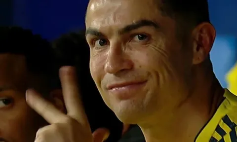 Phản ứng kỳ lạ của Ronaldo