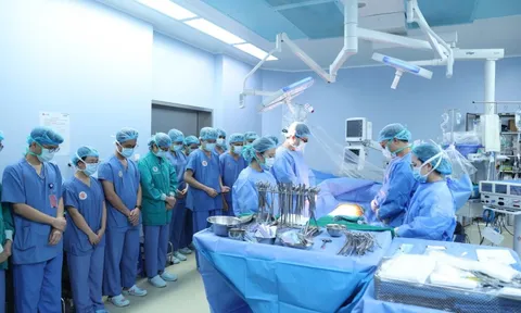 'Thắp sáng' nhiều cuộc đời từ nghĩa cử cao đẹp của nữ nhân viên y tế