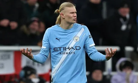 VAR tê liệt giữa trận, Premier League lộ tử huyệt công nghệ