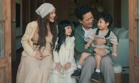 Nhã Phương khoe bụng bầu vượt mặt trong bộ ảnh gia đình đẹp nao lòng