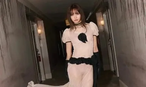 Lisa (BLACKPINK) diện trang phục xuyên thấu, tự tin tỏa sáng tại 'Quả cầu vàng'