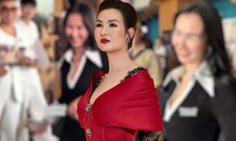 Võ Hạ Trâm hiếm hoi tái hợp hội bạn thân nhóm MTV, visual 'lão hoá ngược' gây chú ý