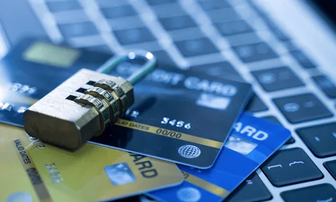 Ngân hàng sẽ áp dụng các biện pháp hạn chế, thậm chí khóa thẻ, ngừng giao dịch nếu người dùng có hành vi sau