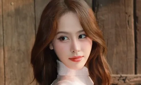 Á hậu Ngọc Hằng xinh đẹp, nền nã trong tà áo dài