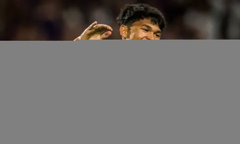 Tài năng gốc Philippines rời Barcelona