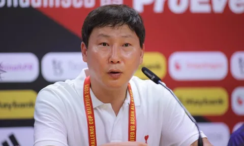HLV Kim Sang-sik nối dài kỳ tích toàn thắng