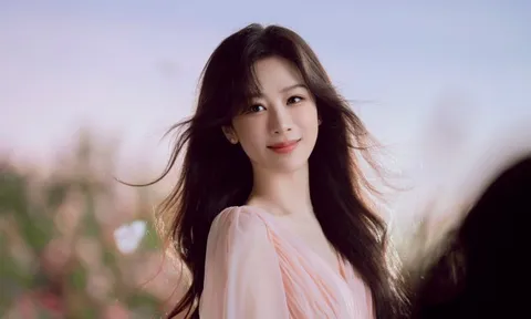 Cận visual ngoài đời thực của Dương Tử ở tuổi 33