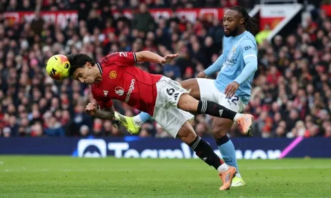 Lý do MU thắng derby Manchester