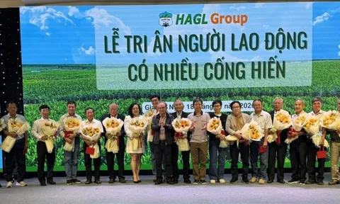 Bầu Đức tặng 339 nhân viên mỗi người 10.000 cổ phiếu: Tôi cảm thấy rất sướng