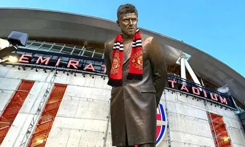 CĐV Arsenal đòi dựng tượng Carrick trước sân Emirates