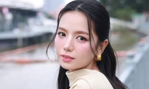 Nữ chính phim Mưa Đỏ gây chú ý với lời nhắn vỏn vẹn 4 từ