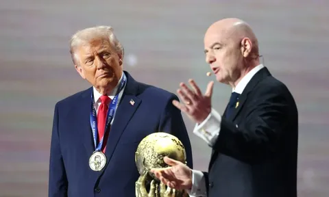 FIFA lúng túng vì quyết định trao Giải Hòa bình cho ông Trump