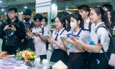 Gần 10.000 học sinh tìm hướng đi tương lai tại ngày hội tuyển sinh 2026