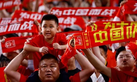 Bóng đá Trung Quốc dễ sụp đổ vì kim tự tháp ngược