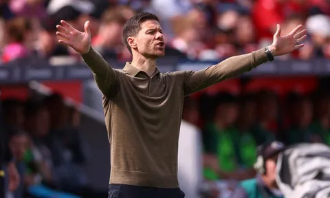 Frankfurt đánh tiếng Xabi Alonso