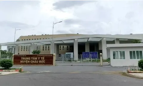 Sở Y tế TP.HCM yêu cầu làm rõ vụ sản phụ sinh con trên taxi 0