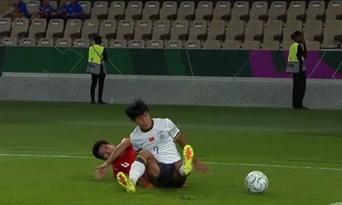 Hiểu Minh nhập viện