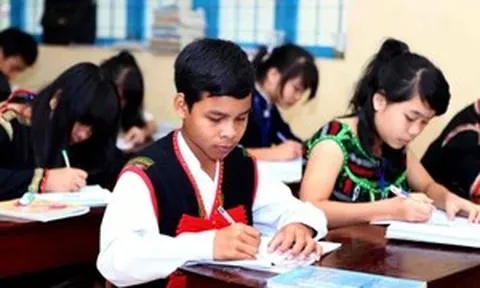 Đối tượng nào được giảm 70% học phí?