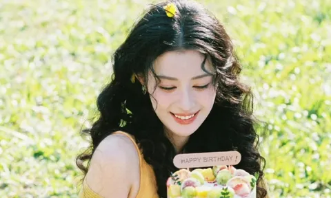 'Tiểu Lưu Diệc Phi' gây thương nhớ với visual nữ tính dịu dàng